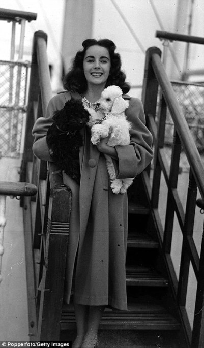 34a56f5a00000578-3610716-elizabeth_taylor_is_pictured_on_board_the_liner_carrying_her_two-a-177_1464354503070