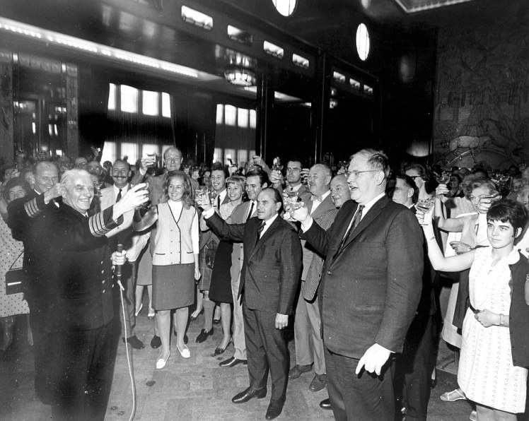 34a5f62000000578-3610716-image-a-43_1464343539524